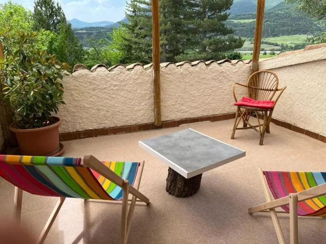 Standard Triple room with garden view