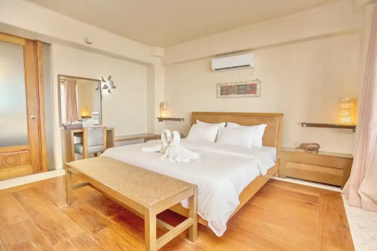 Mayumi Beach Villa