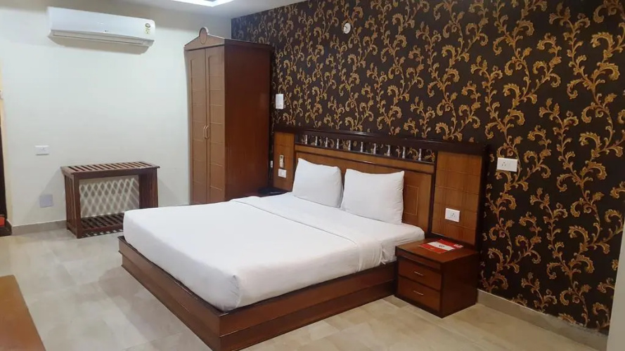 Hotel Chopra Residency