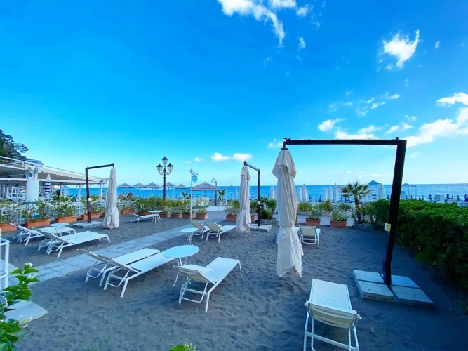 2 Bedrooms Apartment with sea view