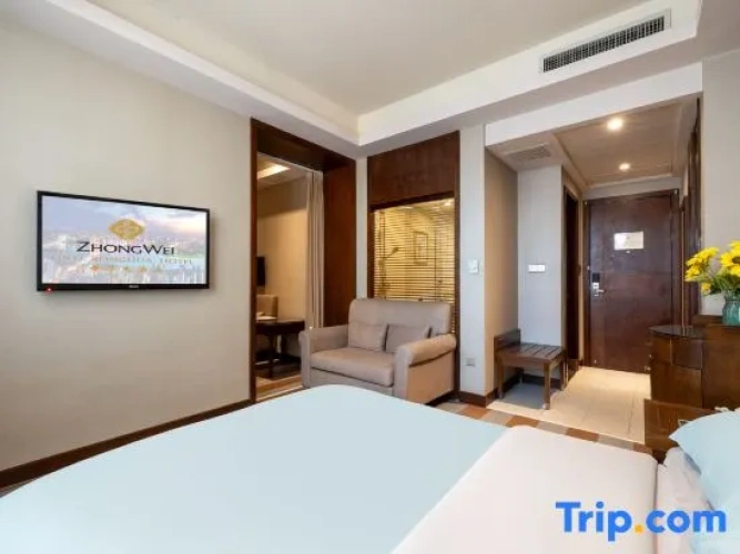 2 Bedrooms Triple Suite