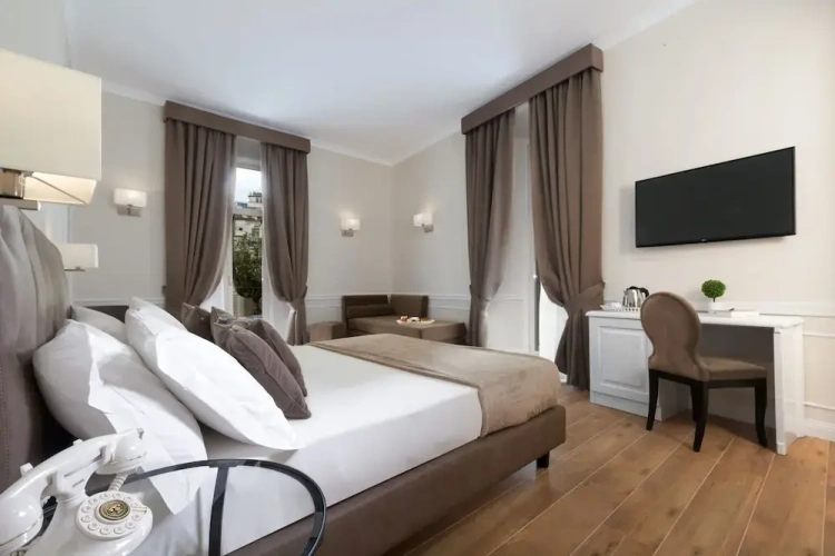 Deluxe Double room with city view