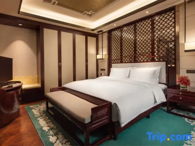 2 Bedrooms Suite with lake view