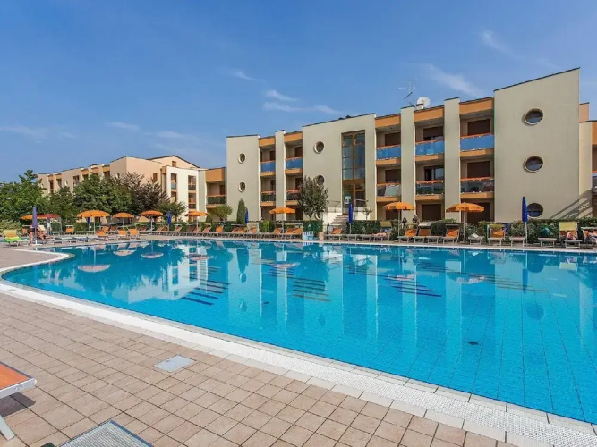 Spacious Apartment in Caorle With Shared Pool