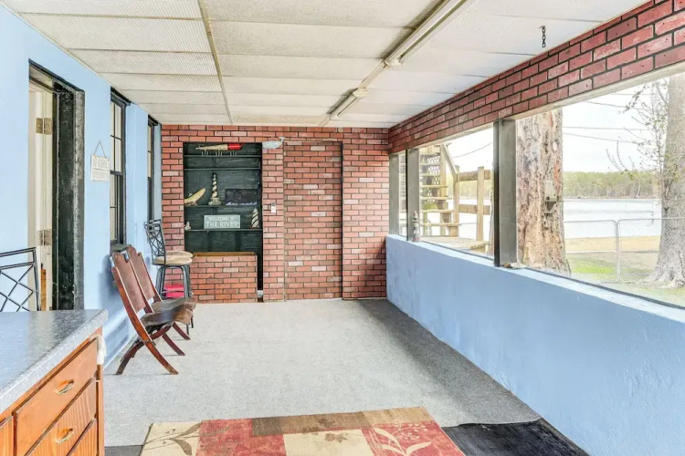 Cozy Home w/ Yard: Steps to Mississippi River