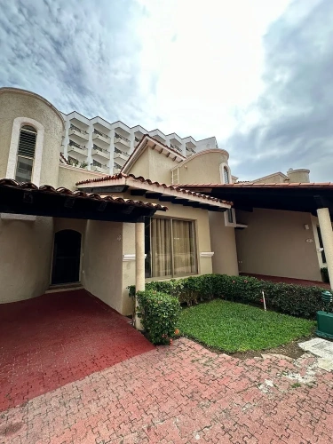 3 Bedrooms Family Villa with garden view