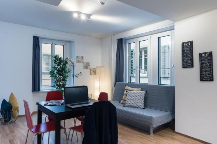 1 Bedroom Apartment with lake view