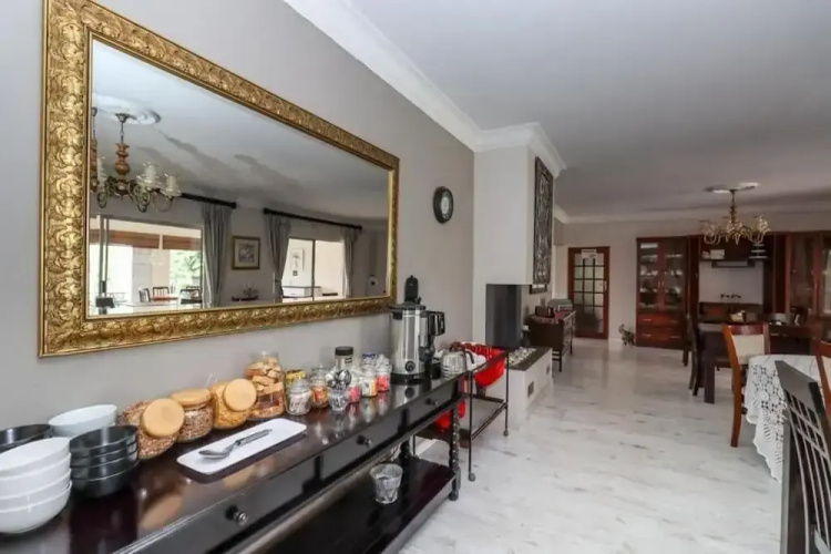 The Lakehouse Guest House