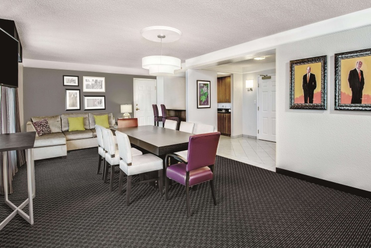 La Quinta Inn & Suites by Wyndham San Antonio Riverwalk photo 21