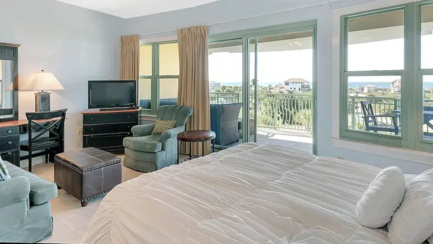 Charming Studio for 2 - Pool Views - Next Door to Alys!