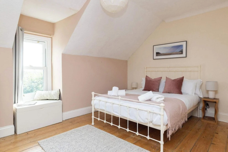 Characterful City Maisonette for 4