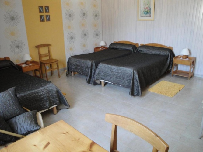 Standard Triple room