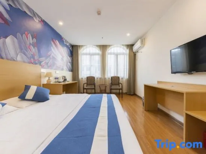 Standard Double room with city view