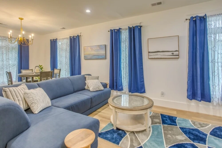 5 Bedrooms Cottage