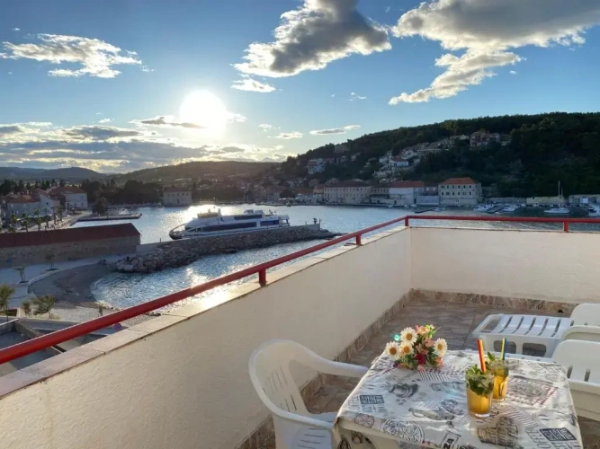 Apartment with sea view