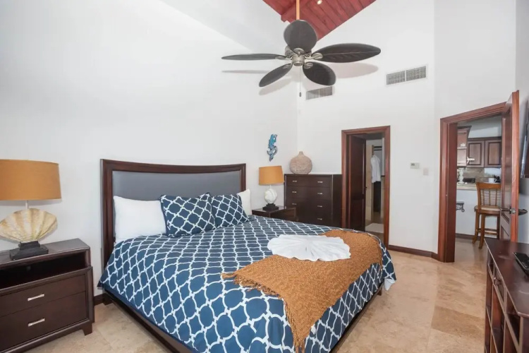 Pristine Bay Villa 1304 with large pool - 3 bedroom 3 Condo by RedAwning
