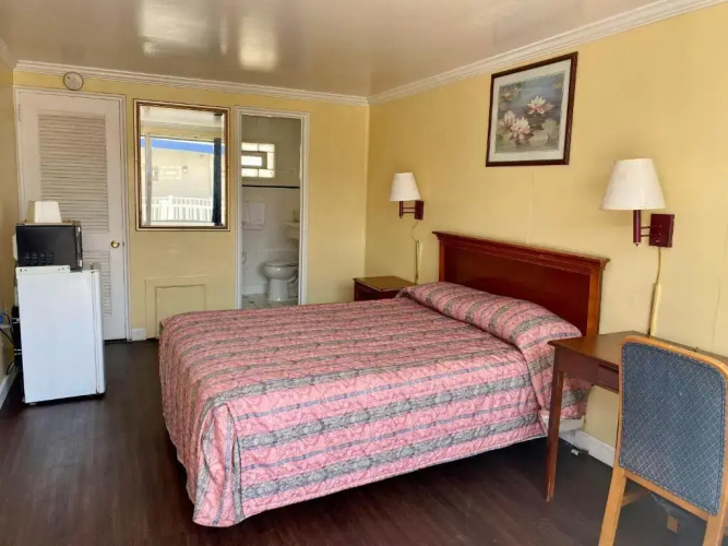 Rodeway Inn By The Bay