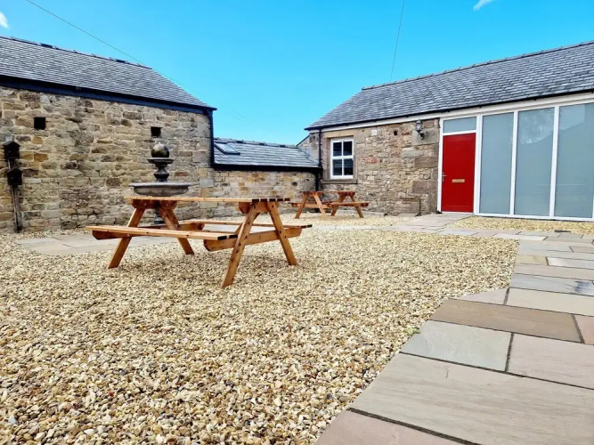 7 Holly Barn