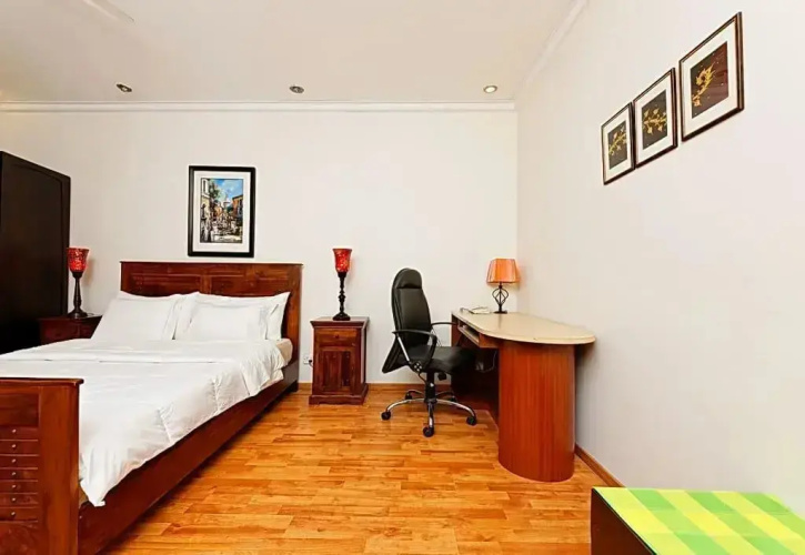 OYO Premium Arjun Marg