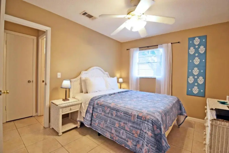 Paradise Beach - East 2414