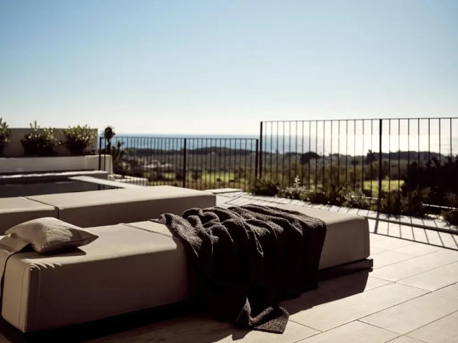 Alexandra SeaView Luxurious Villa, By ThinkVilla