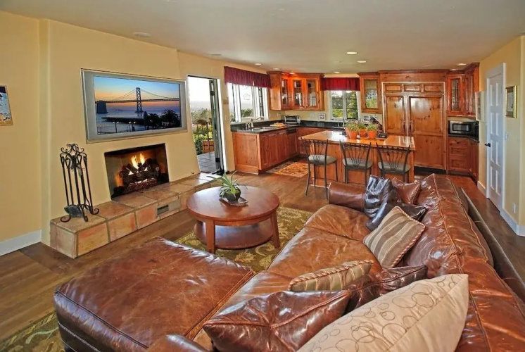 4BR 3BA Stunning Views by RedAwning
