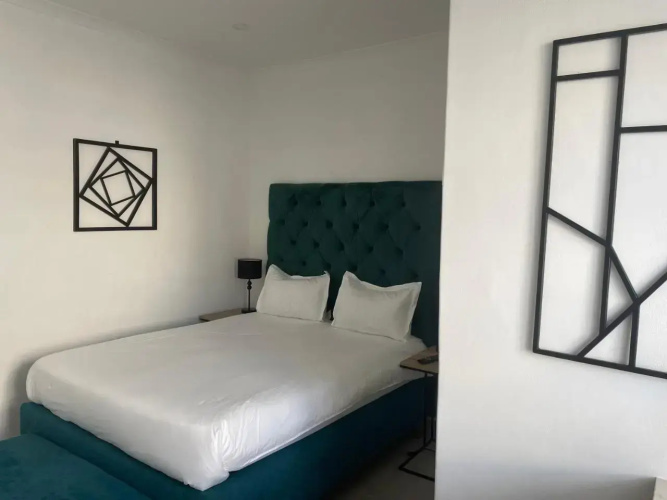 15 On Burns Guesthouse