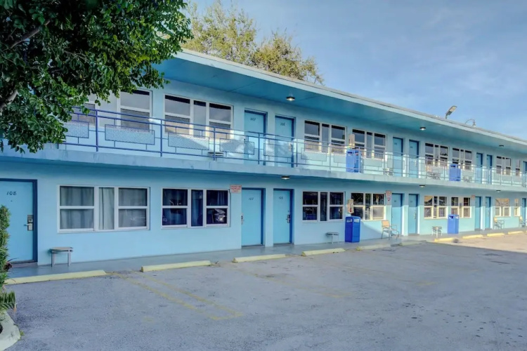 Leeward Motel By Capital O North Miami Beachside - North Miami, FL