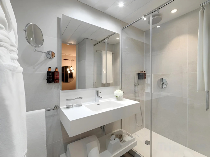 H10 Art Gallery photo 22