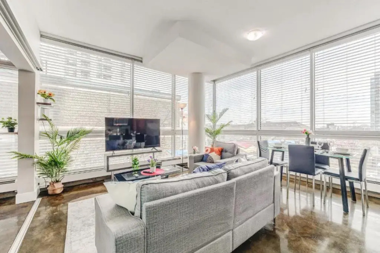Upscale 2BR Condo - King Bed - Stunning City Views