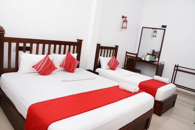 Standard Triple room