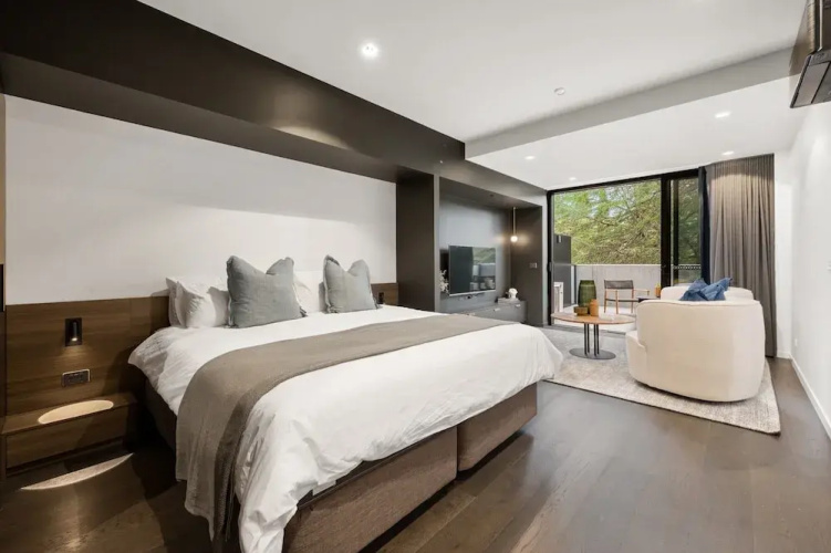 Braddon Studio With Parking & BBQ