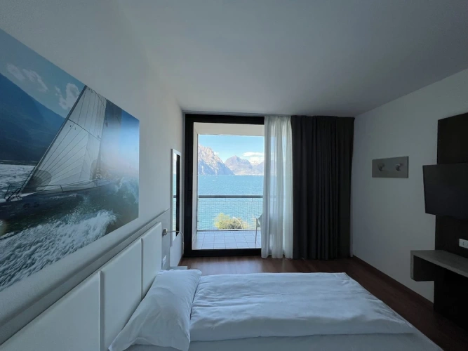 Standard Double room with balcony and with lake view