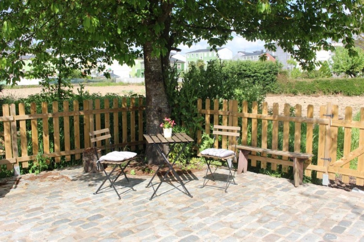 Standard Triple room with garden view