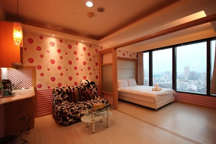 85 Childhood Suite