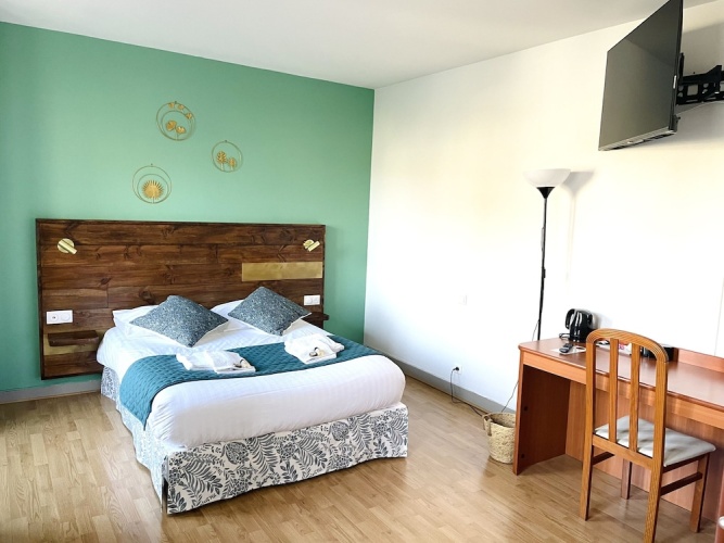 Standard Double room with city view