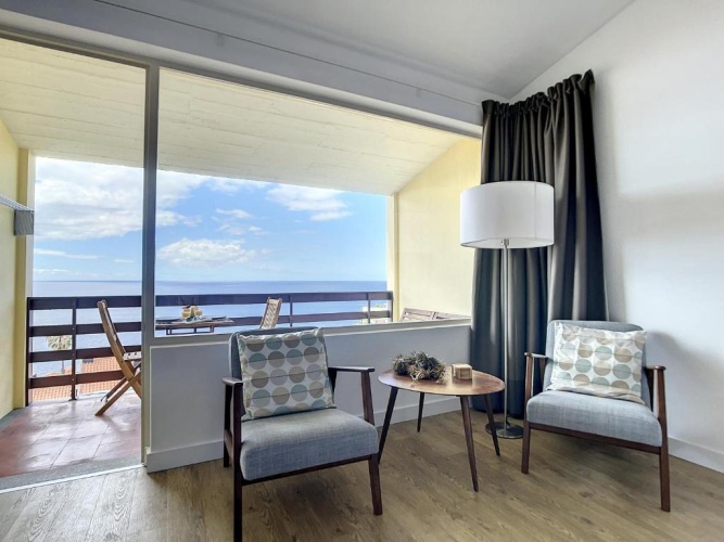 Apartment with sea view