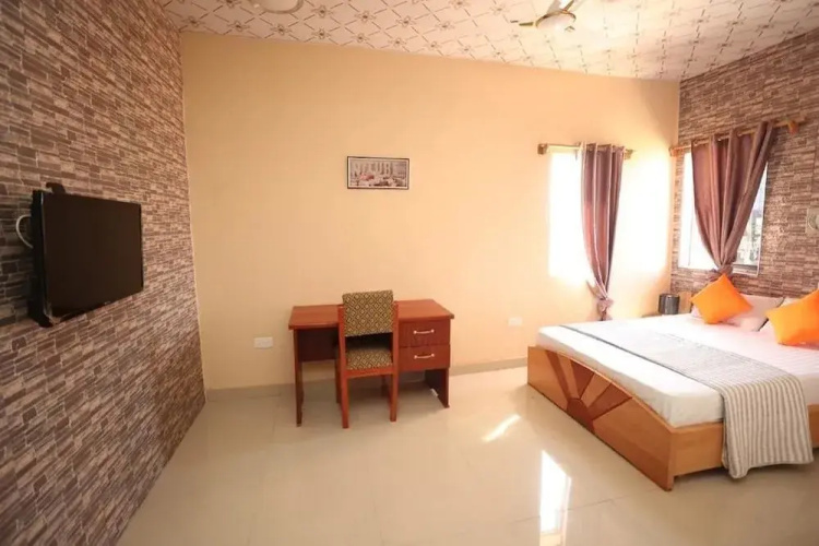 Parigha Hotel