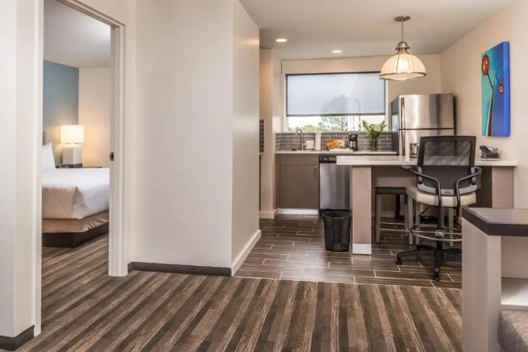 1 Bedroom Twin Kitchen Suite