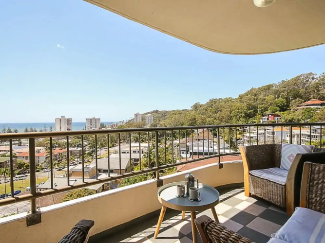 Spacious 2 Bedroom Apartment With Panoramic Views