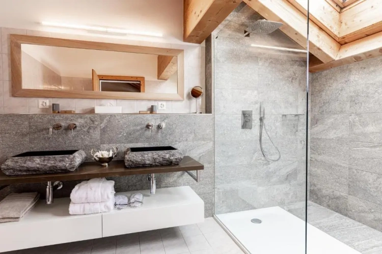 Suite with mountain view