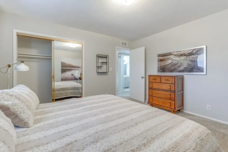 Walk to Conveniences: Tempe Condo w/ Pool!