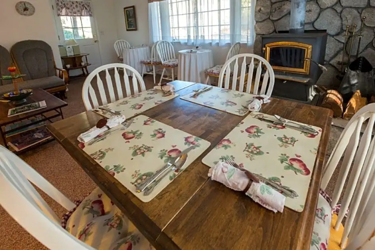 Apple Blossom Inn