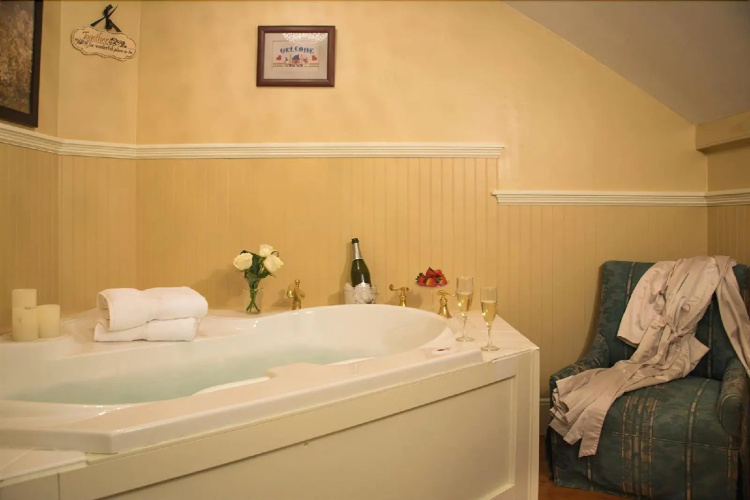 Caldwell House Bed & Breakfast