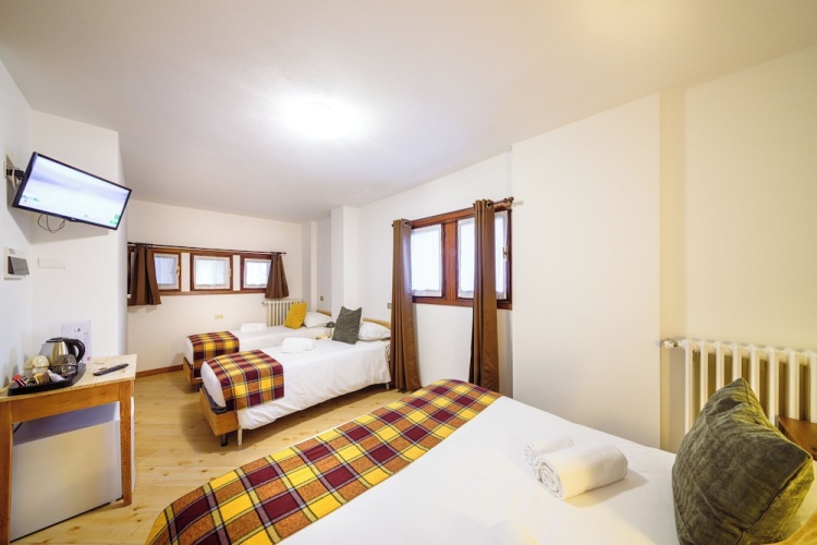 Classic Quadruple room with balcony