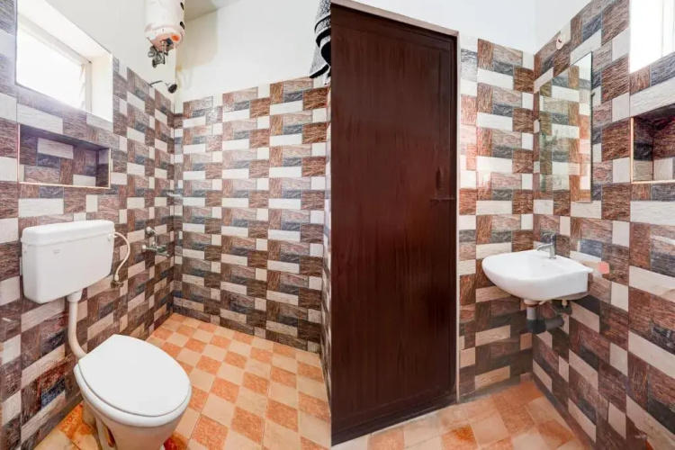 Leo's Home Stay by OYO Rooms