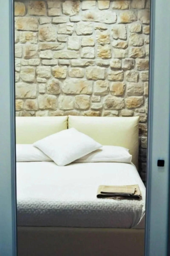 Olivia Rooms Teocrito