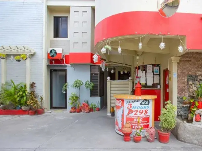 OYO 721 Silks Inn