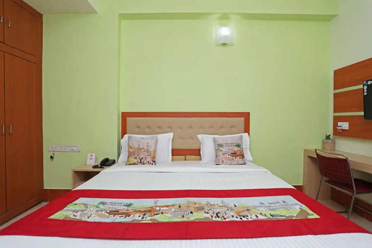 OYO 9547 Hotel Atmaram Lodging