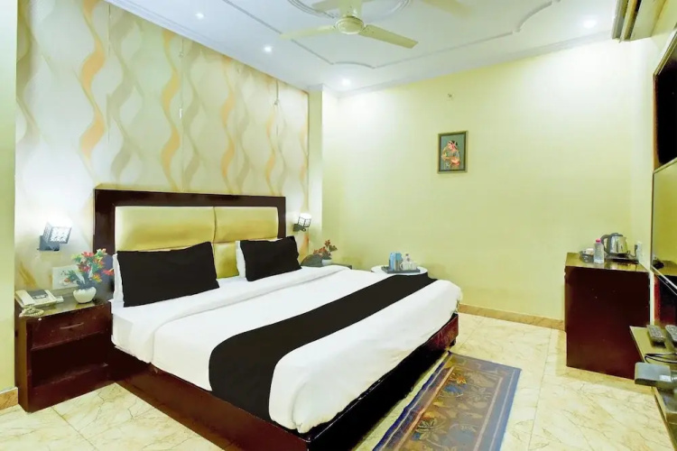 Luxury Stays With Pool Near Akshardham Temple